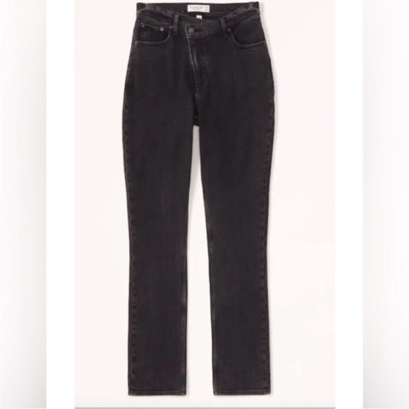 NWOT Abercrombie & Fitch Ultra High Rise 90s Slim Straight Jean Size 31/12S - Picture 3 of 8